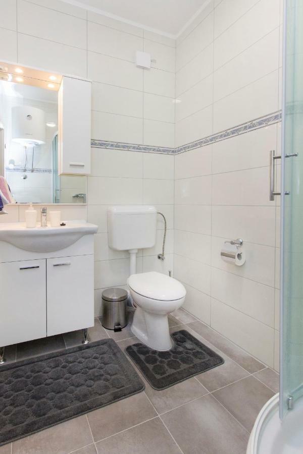 Riva Apartment Krapanj Exterior photo